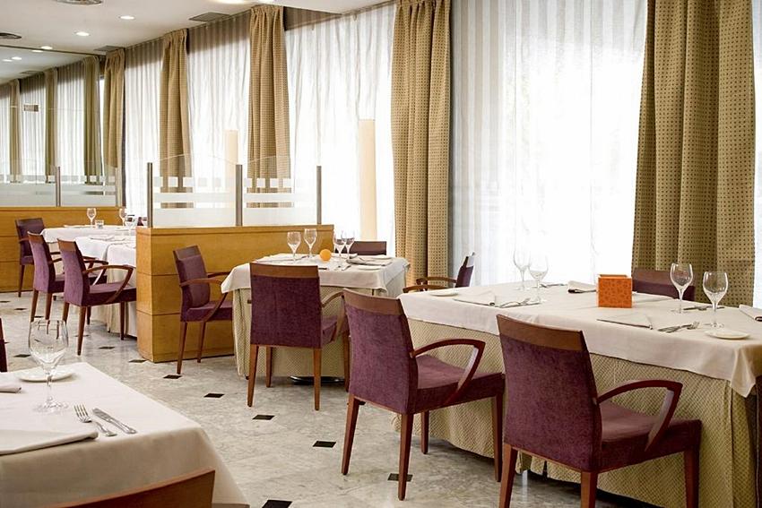 Nh Ciutat De Reus Hotel Екстериор снимка