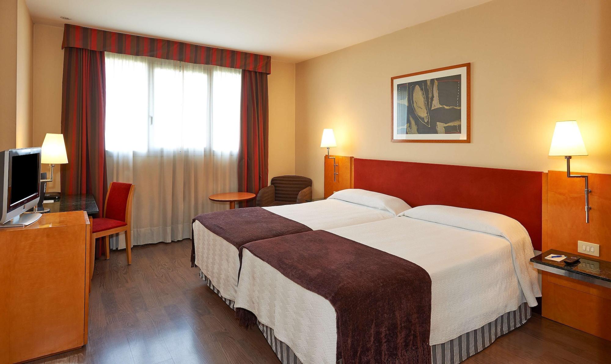 Nh Ciutat De Reus Hotel Екстериор снимка